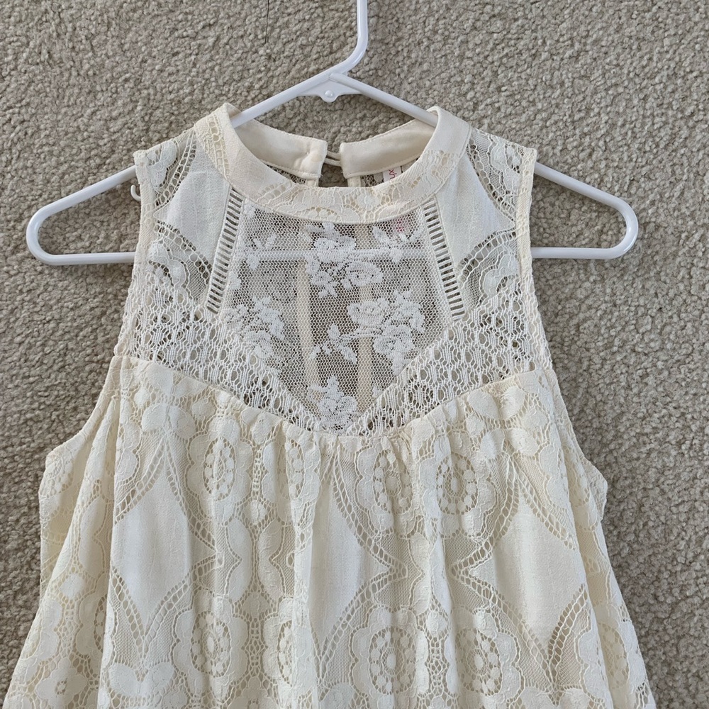 Like-new, off white, sleeveless, lace dress - Picture 2 of 5